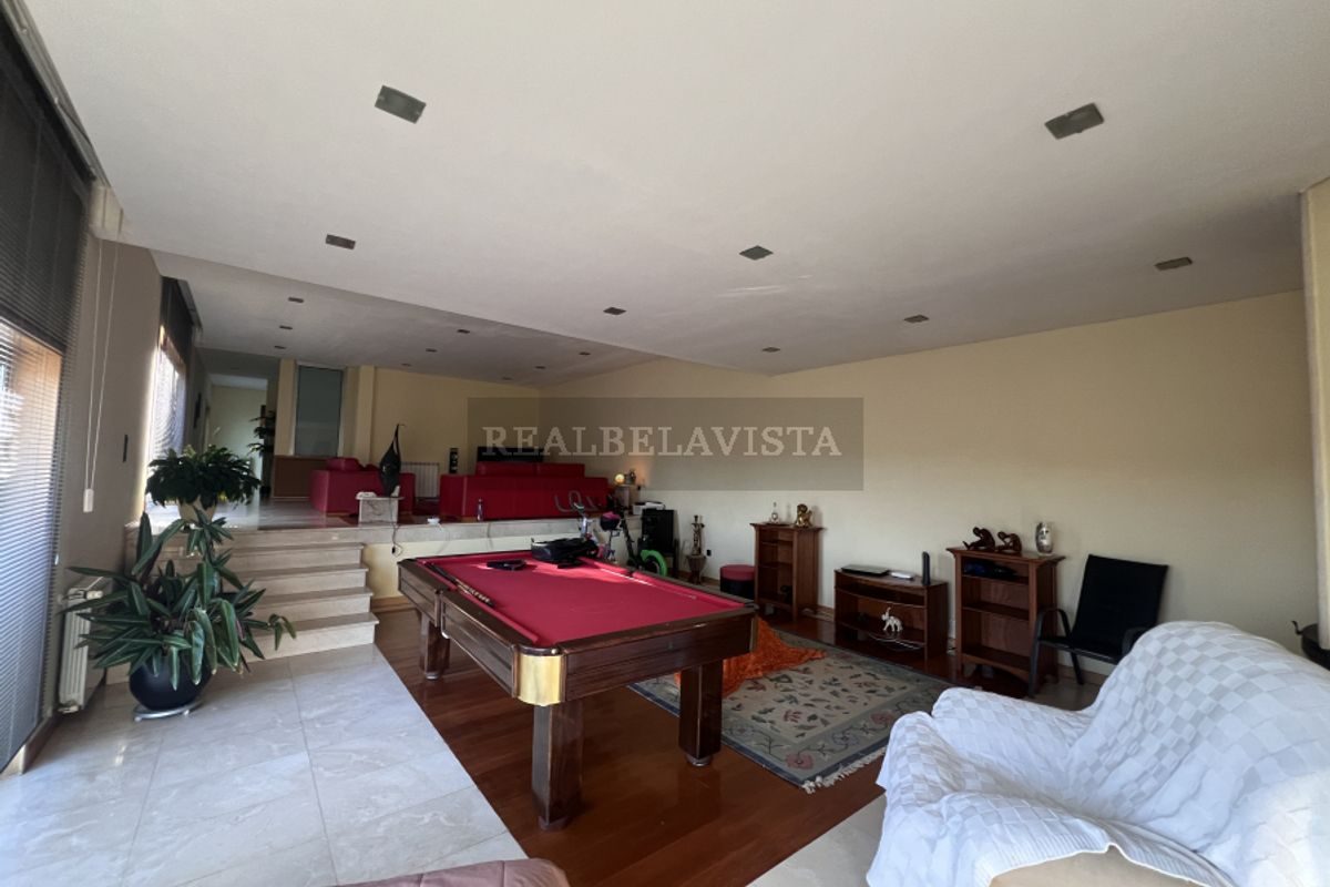 🏡 Magnífica Moradia T4 de 4 Frentes – Oportunidade Única!