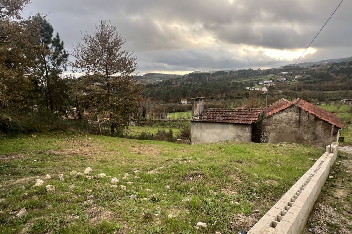 Moradia para Renovar com Terreno